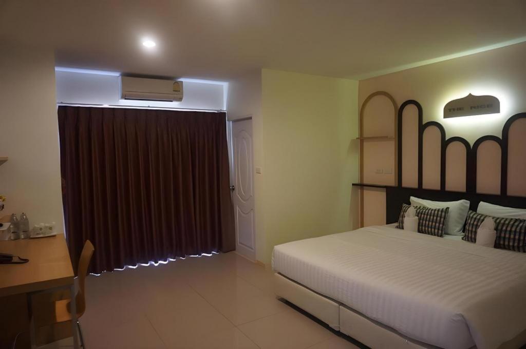 The Rice Hotel Roi Et Luaran gambar