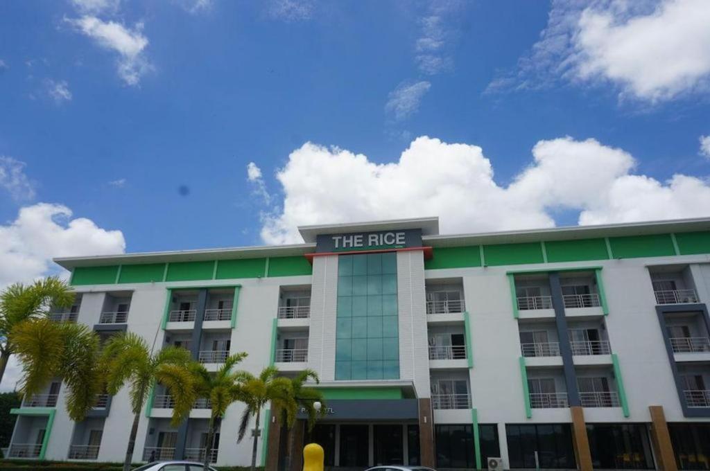The Rice Hotel Roi Et Luaran gambar