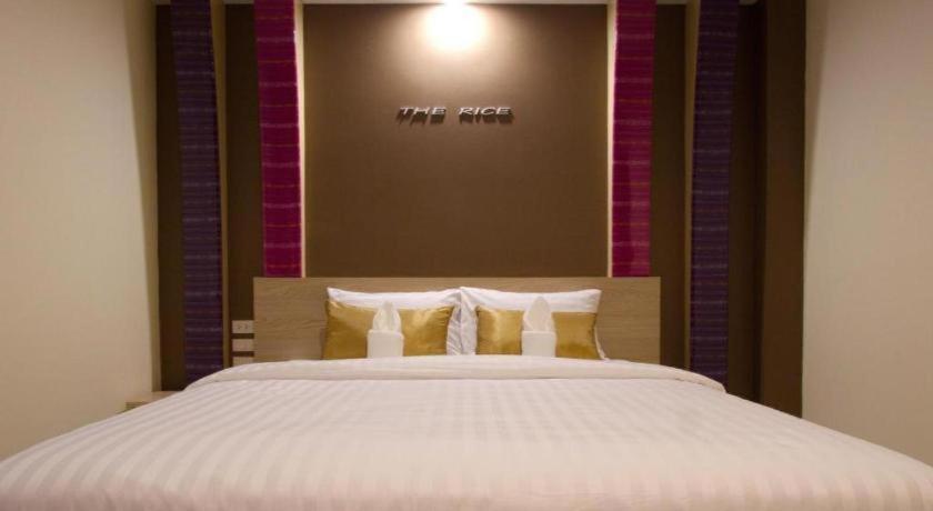 The Rice Hotel Roi Et Luaran gambar