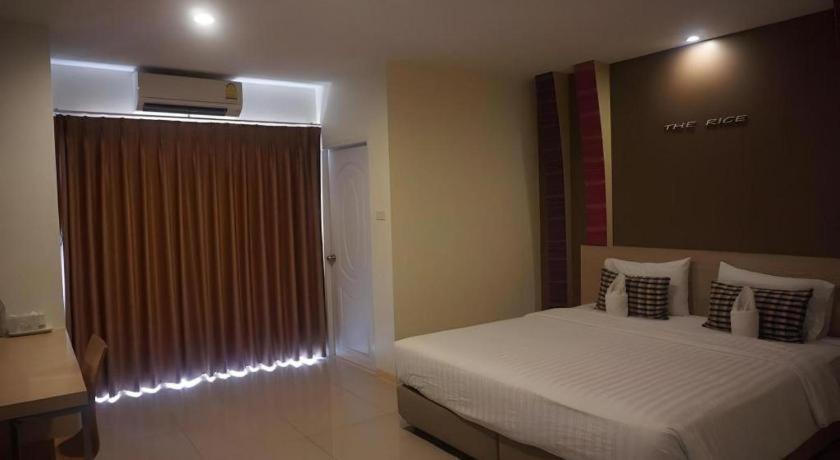 The Rice Hotel Roi Et Luaran gambar